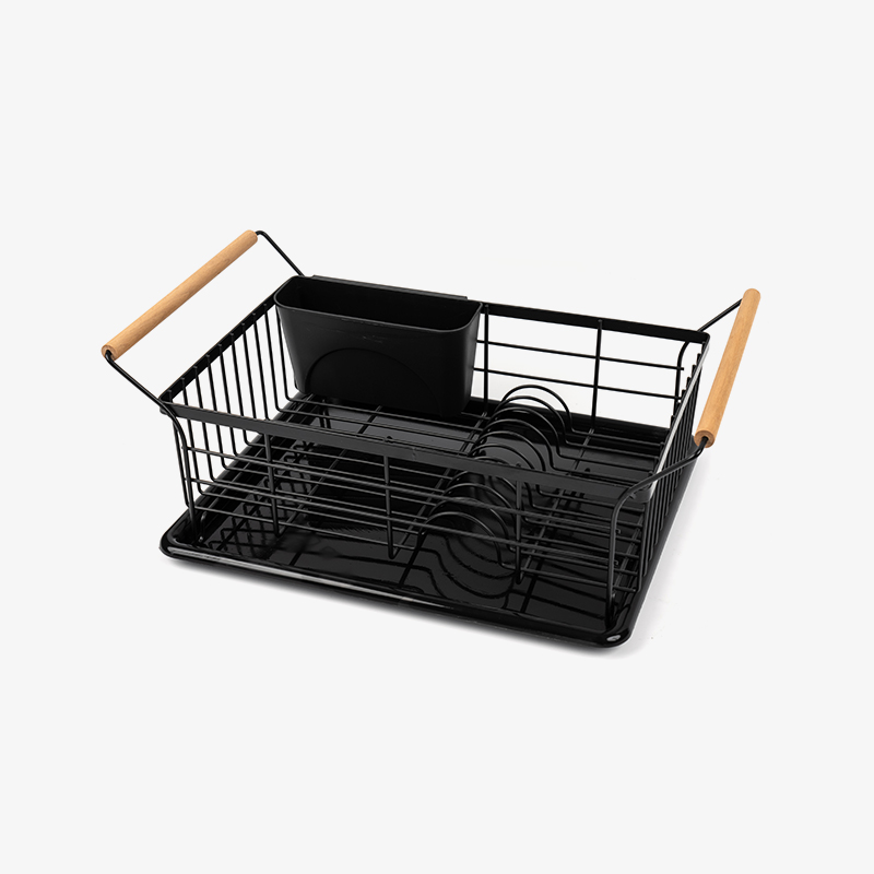 En skål og tallerkentørrestativ med et træhåndtag