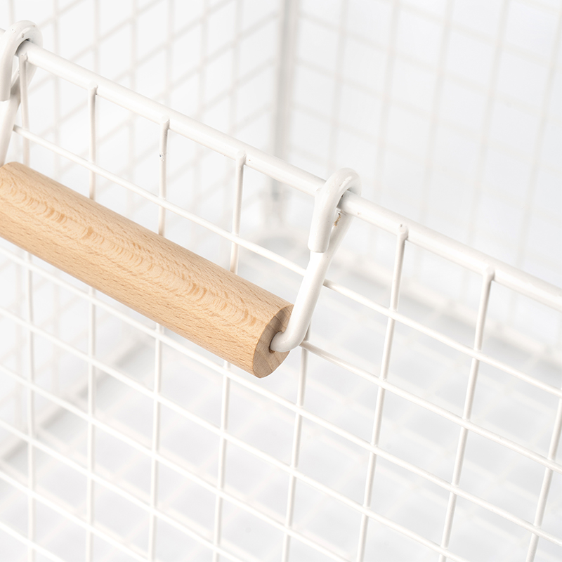 Trådopbevaringskurve med træhåndtag til pantry